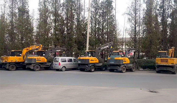 莊總7臺(tái)寶鼎挖掘機(jī)抓機(jī)設(shè)備