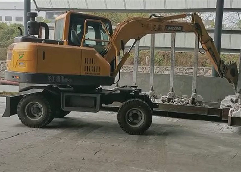寶鼎80輪式挖掘機(jī)