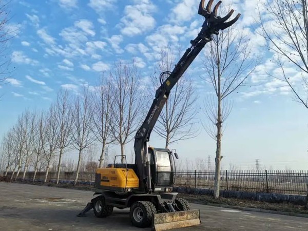 寶鼎輪式抓鋼機(jī)，提升金屬處理廠的效率與安全